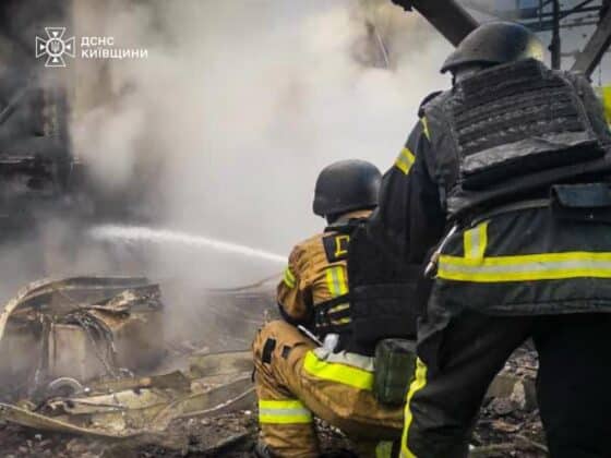 Удари по Київщині: російська атака зруйнувала вокзал у Фастові_08