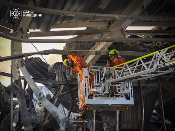 Удари по Київщині: російська атака зруйнувала вокзал у Фастові_04