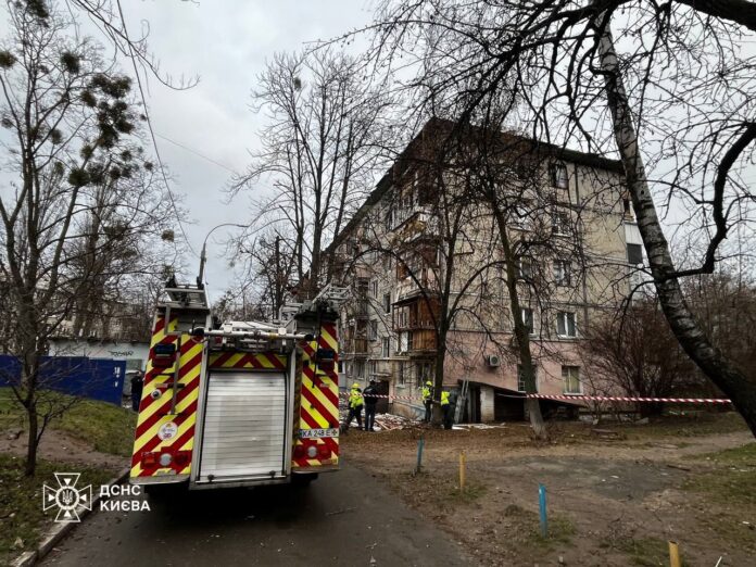 Атака рф на Київ: п’ятеро постраждалих, двоє у важкому стані
