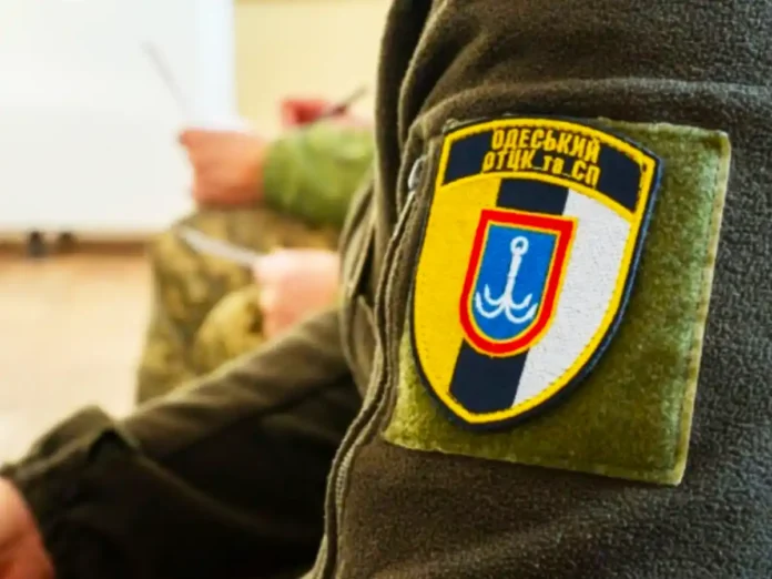 В Одесі ТЦК перевіряє інцидент із побиттям захисника Маріуполя