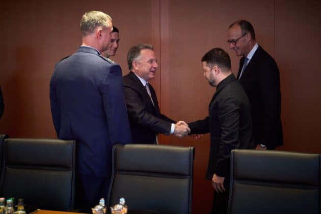 Україна і США розпочали переговори в Німеччині