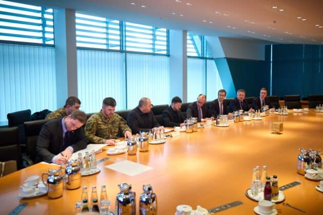 Україна і США розпочали переговори в Німеччині 04