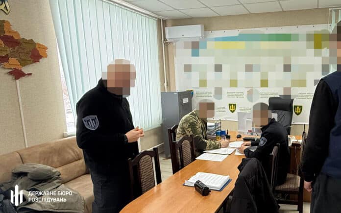 У Рівному викрили заступника начальника обласного ТЦК на хабарництві 03