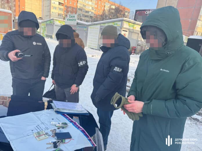 Посадовець ТЦК на Волині брав хабарі за зняття з розшуку — ДБР