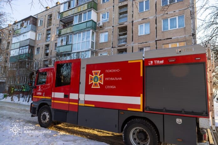 Окупанти вдарили по Харкову ракетами та дронами: є постраждалі 03