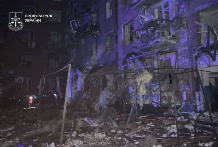 рф вдарила «Іскандерами» по житлових будинках Кривого Рогу: є поранені 01