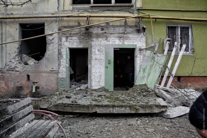 Фото: Маріуполь, 4 березня 2022 року. З тих самих пір маріупольці чекають на підтримку...