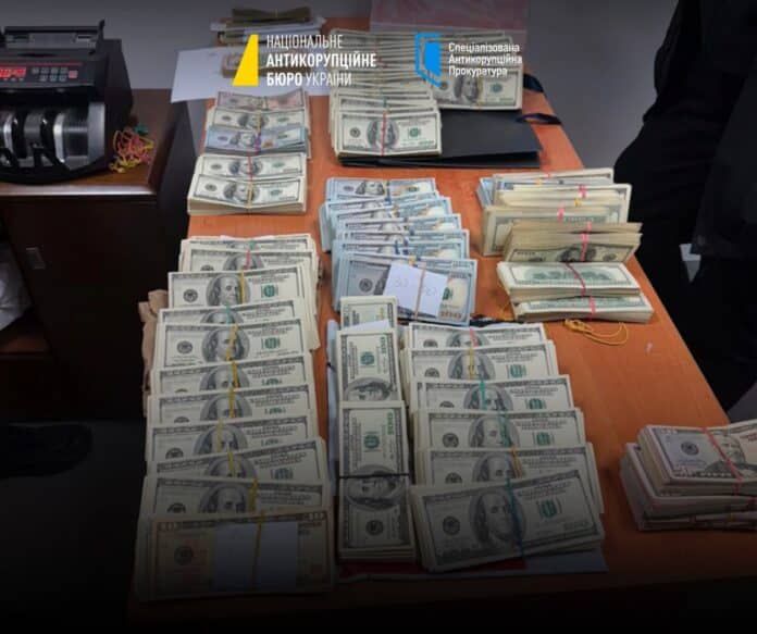 Понад $850 тисяч готівки знайшли під час обшуку на митному пості Луцьк