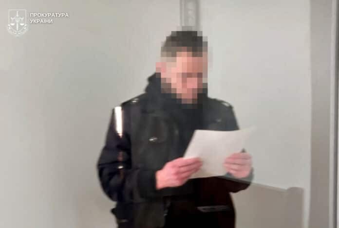 На Львівщині затримали чоловіка: знімав порно з неповнолітньої