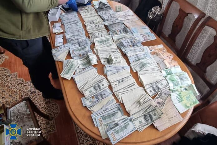 У голови ВЛК при ТЦК на Дніпропетровщині вилучено $300 тисяч