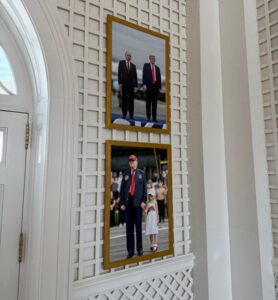 В Білому домі США повісили фото диктатора 01