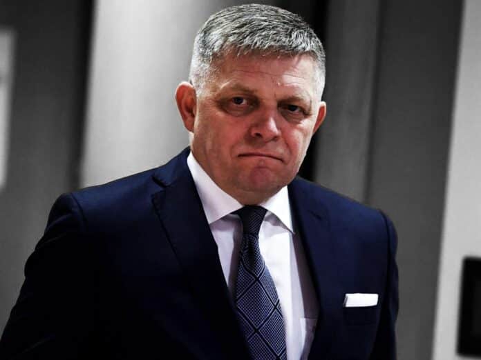 Фіцо доручив зупинити екстрені постачання електроенергії Україні