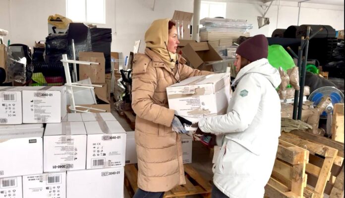 Луганська ОВА передала генератори родинам із дітьми та ВПО