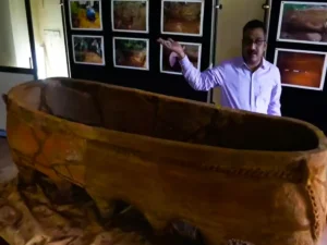 В Індії знайшли 2300-річний теракотовий саркофаг 01