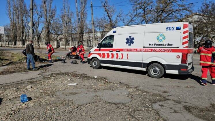 Дрон рф атакував маршрутку в Херсоні: десятки постраждалих 07