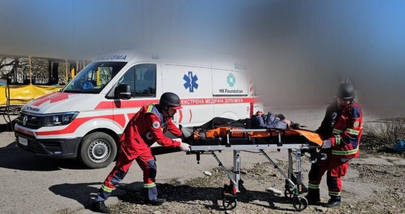 Дрон рф атакував маршрутку в Херсоні: десятки постраждалих 02