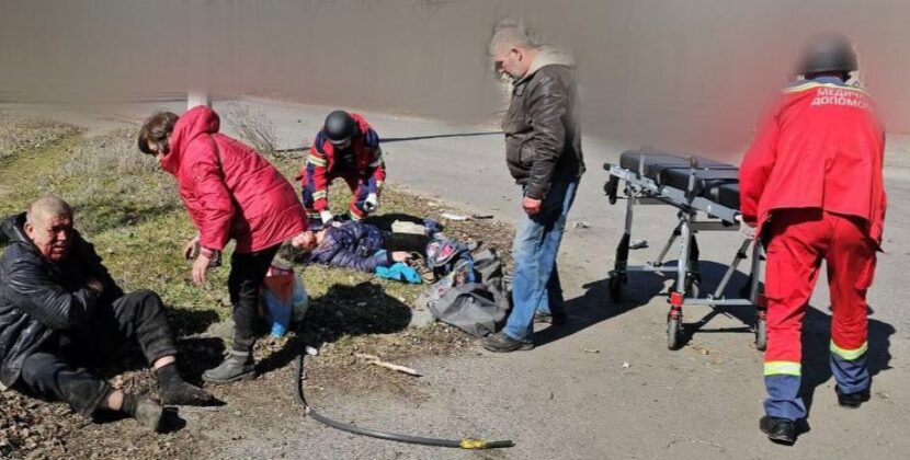 Дрон рф атакував маршрутку в Херсоні: десятки постраждалих 01