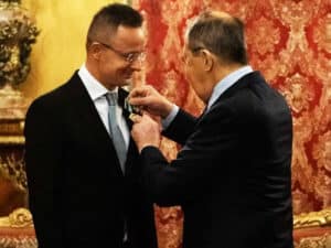 Угорщина просила рф допомогти партії Фіцо: оприлюднено стенограму розмови Сійярто – лавров 03