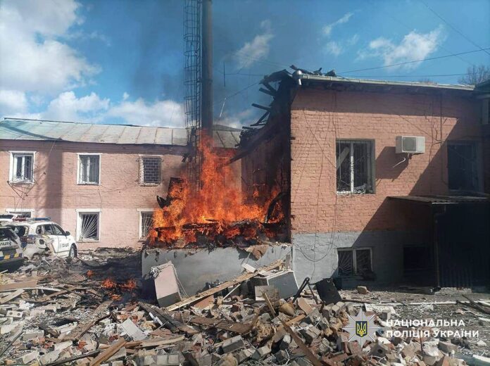 Дронова атака на Прилуки: пожежа в райвідділі поліції