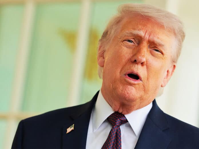 Трамп пригрозив знищенням іранських катерів у зоні блокади