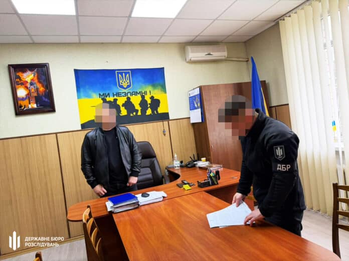 Працівники ТЦК викрадали й катували цивільних, погрожували зброєю - ДБР