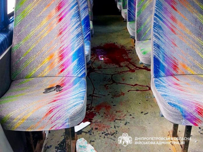 Атака на Нікополь: росіяни вдруге за день вдарили по автобусу
