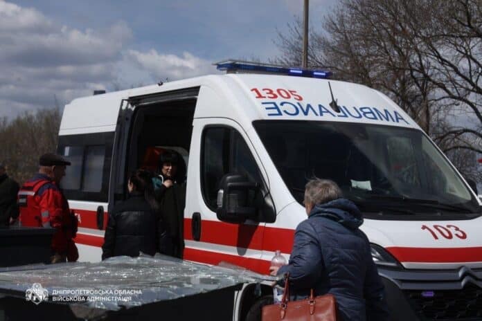 Дніпро атаковано балістикою: багато жертв та поранених 04