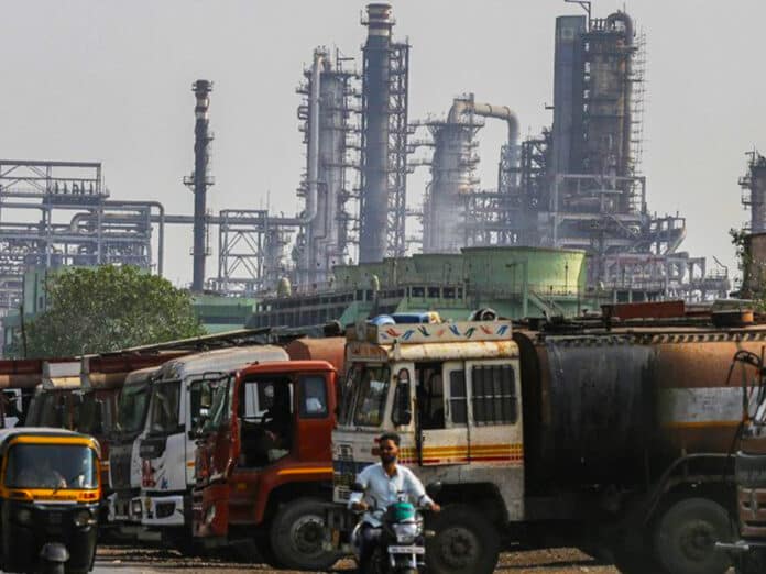 Індія відновила закупівлю нафти в Ірану