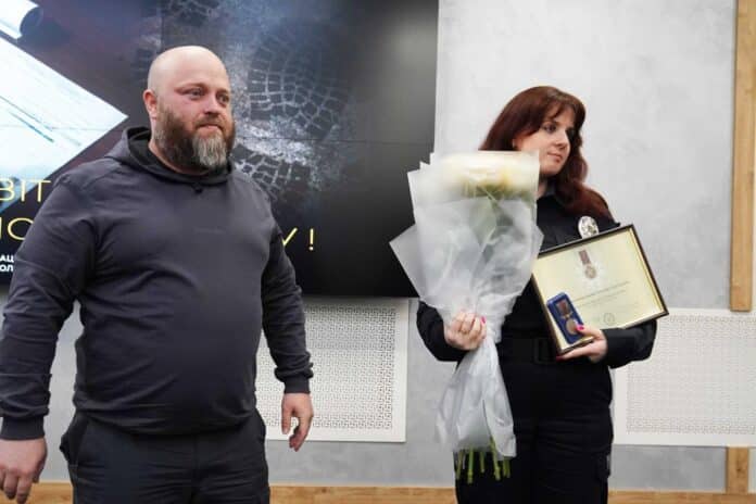 Відзначено оперативників Луганщини з нагоди професійного свята 01