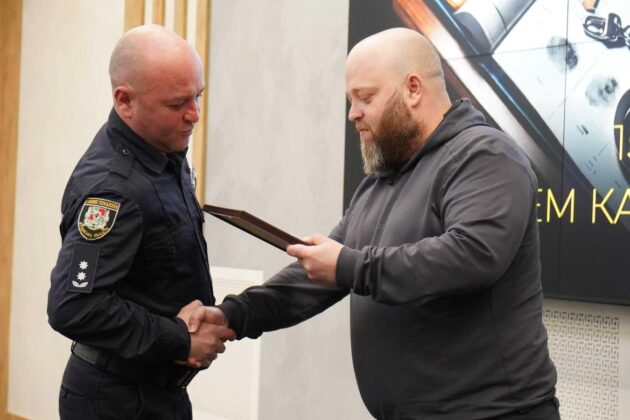 Відзначено оперативників Луганщини з нагоди професійного свята 02