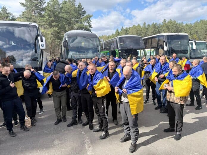 193 військових повернули з полону: новий обмін України 017