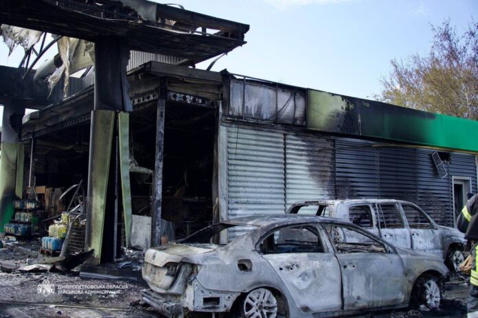 Дніпро: зруйновані будинки, спалена АЗС та десятки жертв