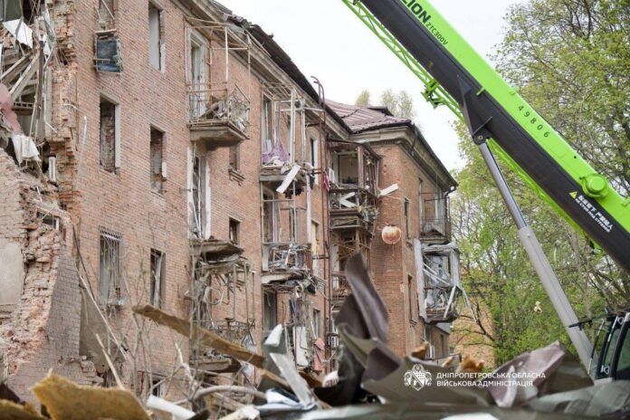 Дніпро: зросла кількість жертв, місто під обстрілами понад 20 годин