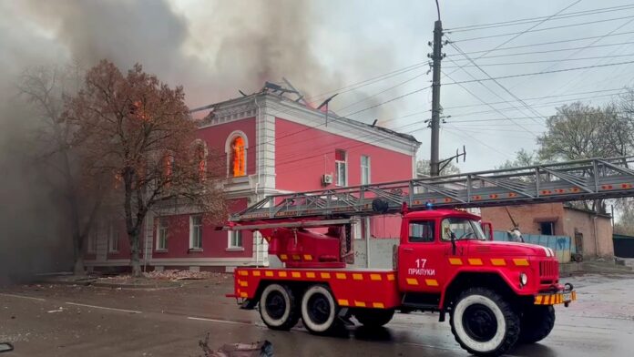 Атака на Прилуки: дрони рф вдарили по центру міста, пошкоджено міськраду 09