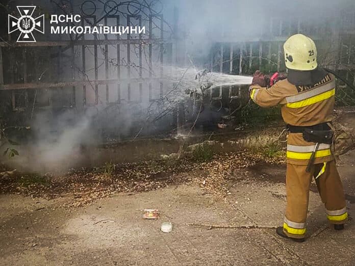У Миколаєві через удар дрона загорівся промисловий об'єкт, пошкоджено лікарню
