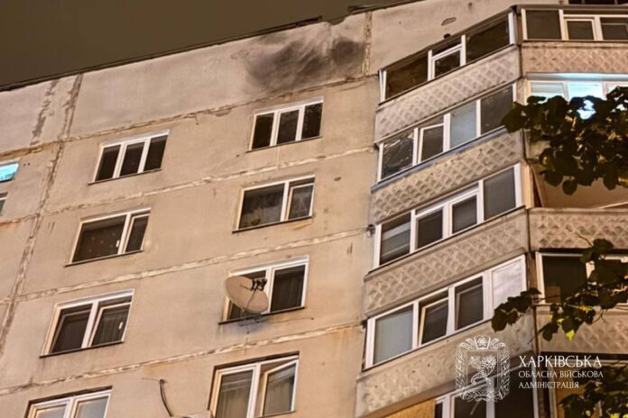 Обстріл Харкова дронами: ворог поцілив у багатоповерхівку 01