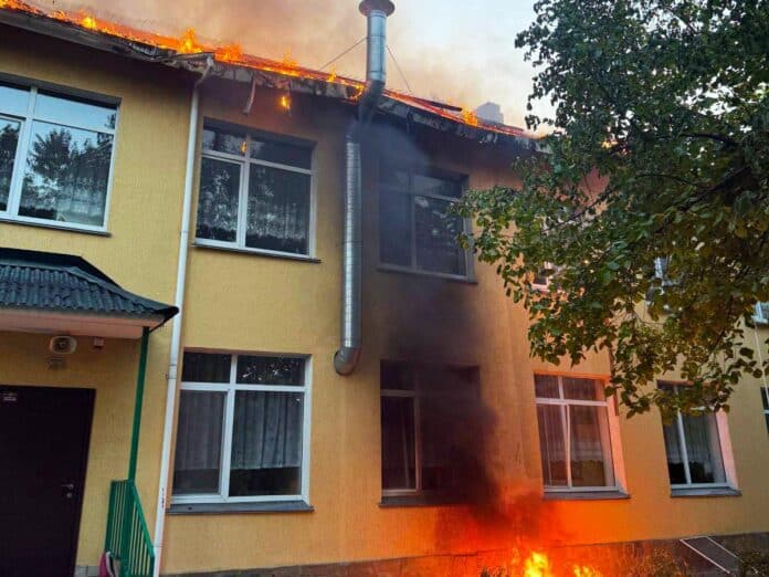 Атака дронів на Київщину: пошкоджено дитсадок та житлові будинки 06