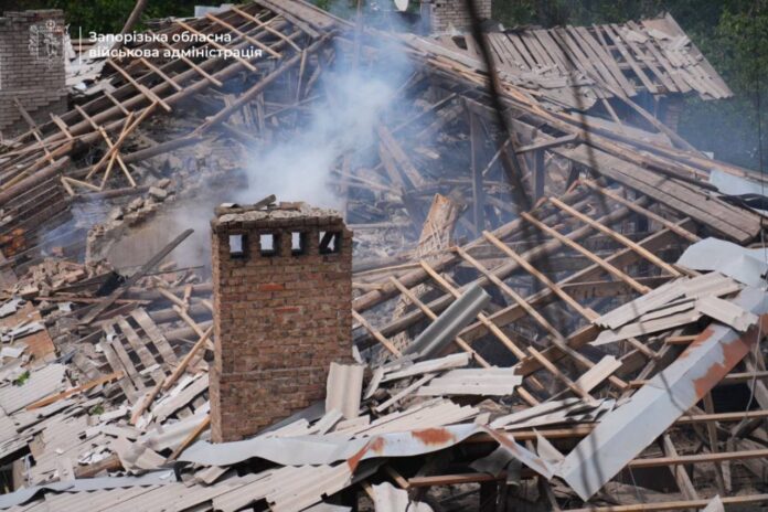 Руйнування багатоповерхівок та пожежі: наслідки ударів по Запоріжжю