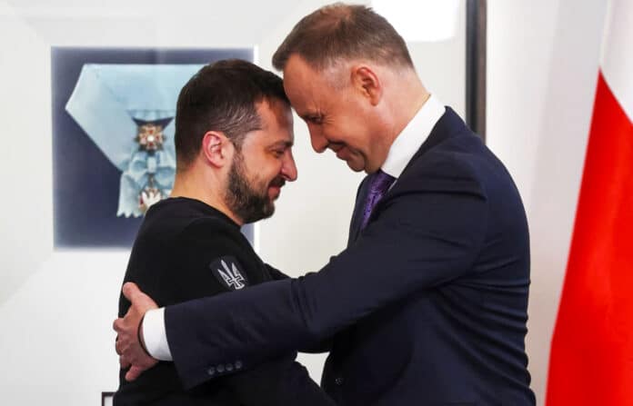 Президент Польщі Навроцький запропонував позбавити Зеленського Ордена Білого Орла 01