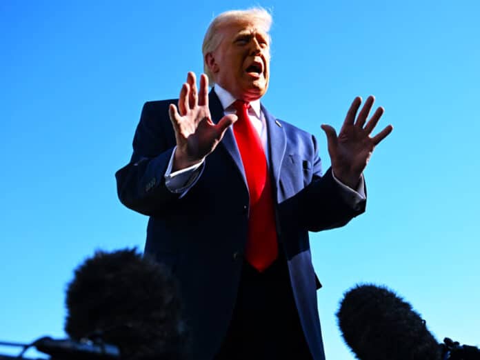 Трамп заявив про припинення бомбардування Ірану