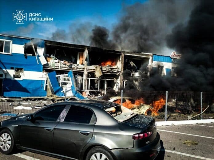 На Київщині унаслідок атаки на молочний завод загинули чотири людини 09
