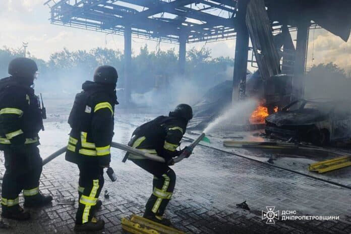 Окупанти б’ють по АЗС на Дніпропетровщині 03