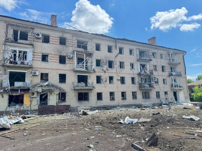 Удар авіабомбами: влучання у житловій забудові Слов'янська 01