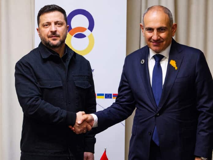 Зеленський привітав Нікола Пашиняна з успіхом на парламентських виборах