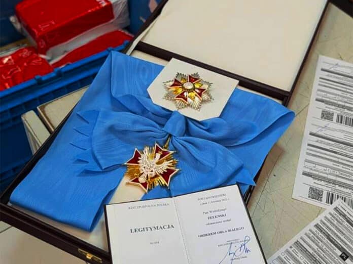 Зеленський поштою відправив до Варшави орден