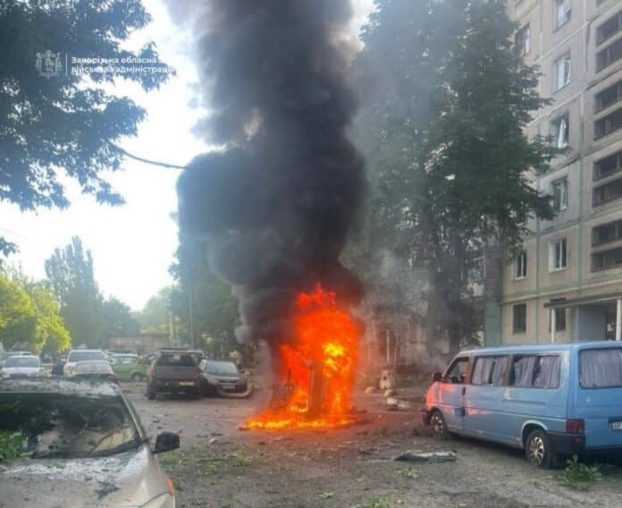 Безпілотники рф атакували Запоріжжя: двоє загиблих 06