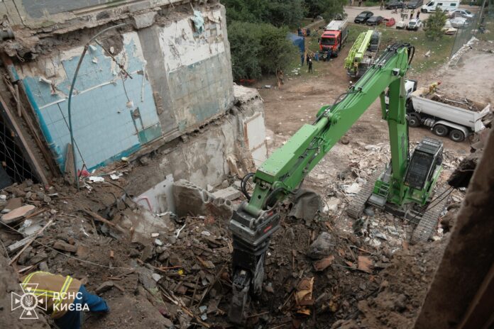У Києві завершили пошукову операцію після російської атаки 05