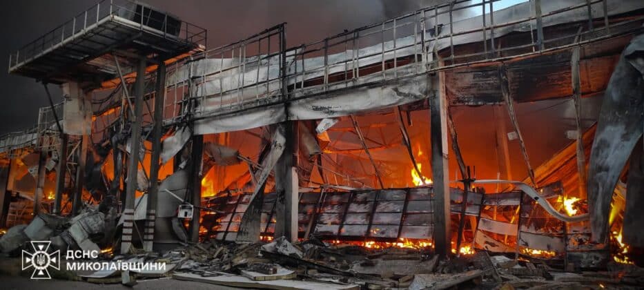 росіяни знищили супермаркет на Миколаївщині 02