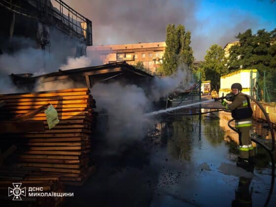 росіяни знищили супермаркет на Миколаївщині 06