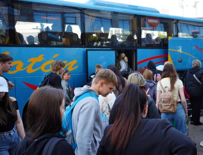 25 дітей із Луганщини вирушили на літнє оздоровлення до Словенії 03